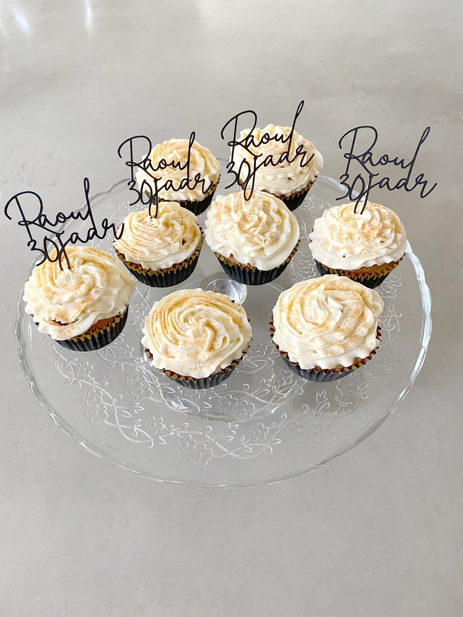 gepersonaliseerde cupcake prikkers toppers met naam en leeftijd