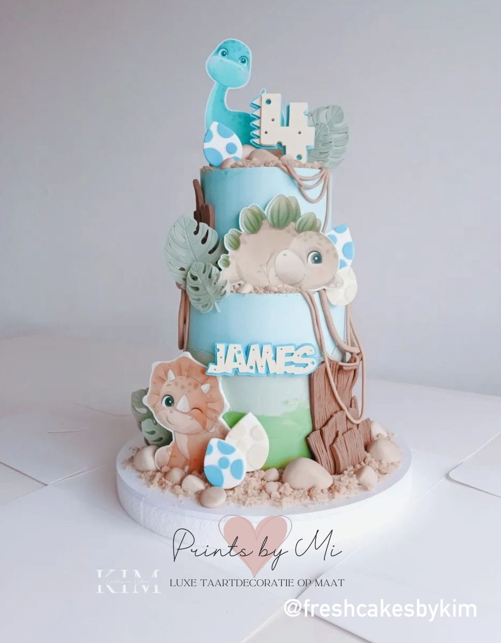 Taartdecoratie schattige dino's met naam en leeftijd