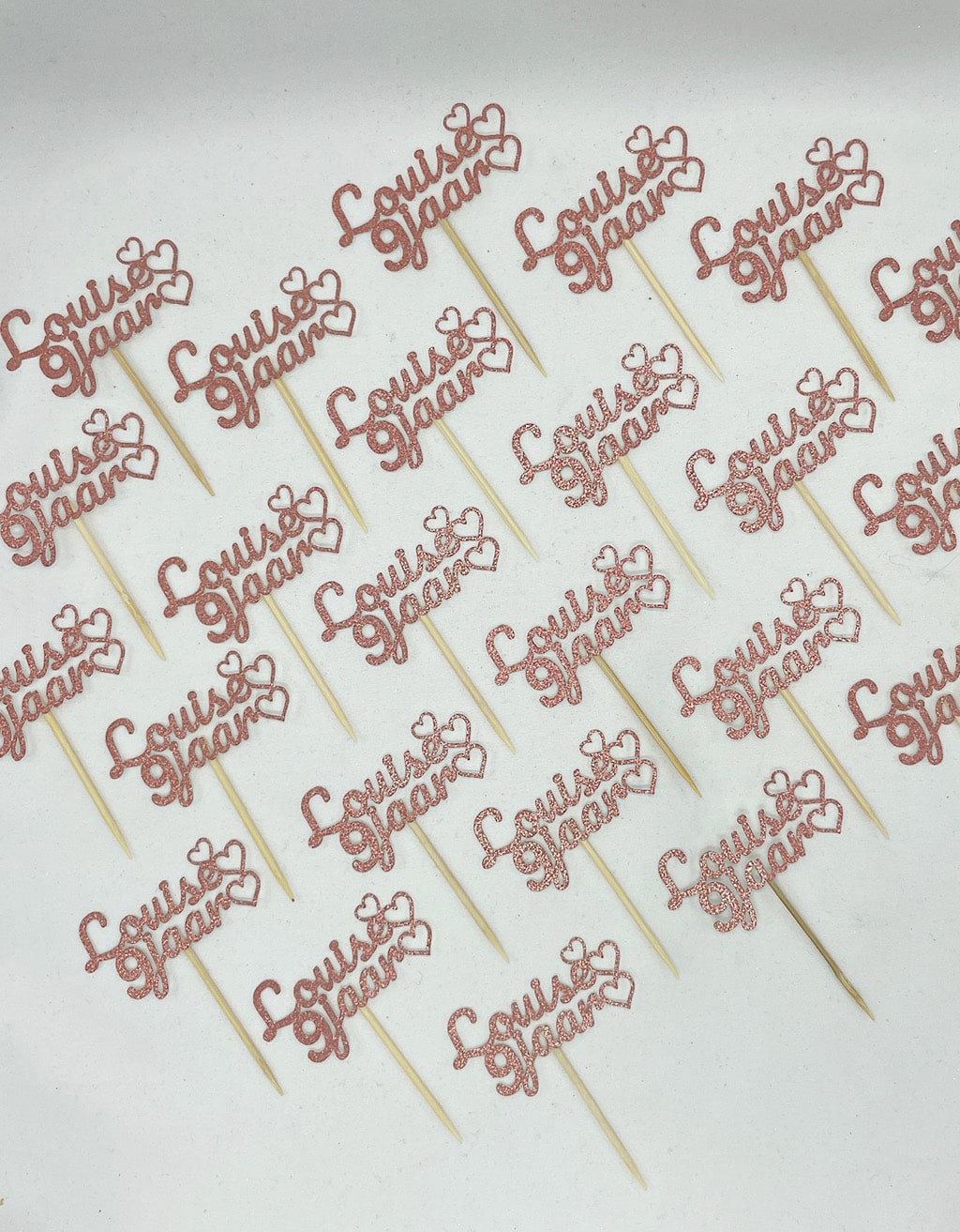 Cupcake prikkers Hartjes met naam en leeftijd - per 12 stuks