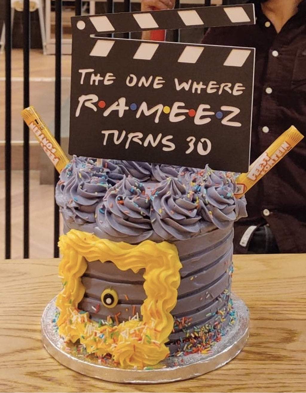 Taarttopper Friends Filmklapper - Verjaardag met naam en leeftijd freeshipping - Prints by Mi