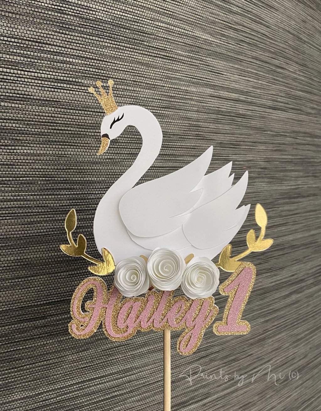 Taarttopper 3D Zwaan en bloemen met naam en leeftijd freeshipping - Prints by Mi