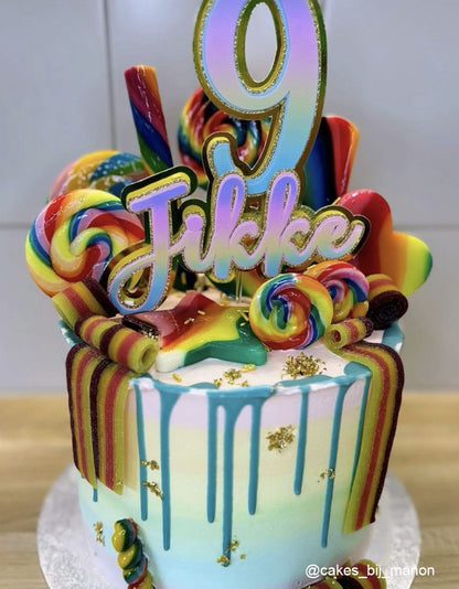 Taarttopper Regenboog achtergrond met naam en leeftijd
